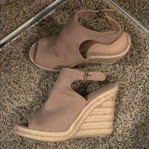NWOT - Universal Thread Wedge Sandals